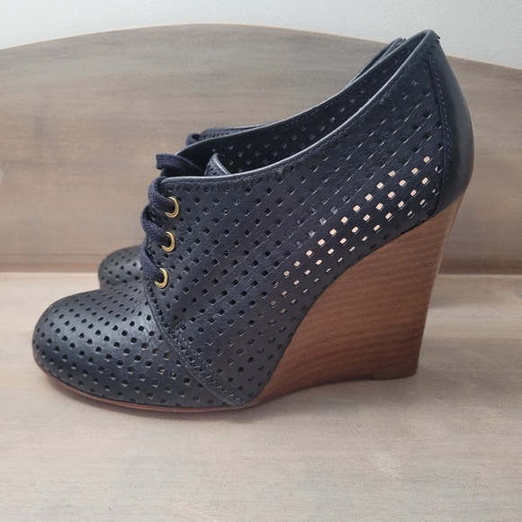 Tory Burch Women's Victor Perforated Leather Wedge Shoes 6.5 Navy Blue Brown - Picture 8 of 14